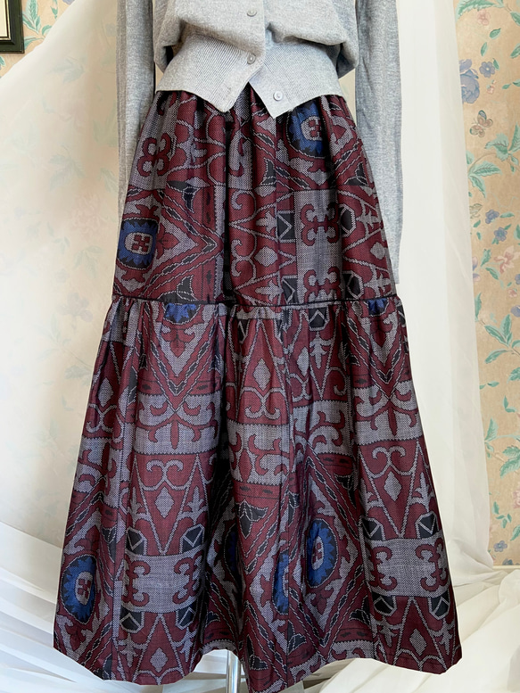 着物リメイク　大島紬　大人かわいい　ダークな赤　ギャザースカート裏地付きハンドメイド 6枚目の画像