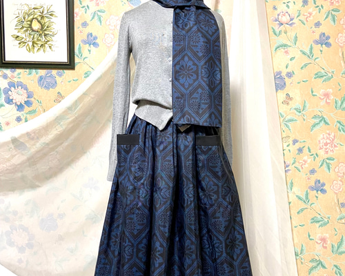 正絹 振袖MIX 花刺繍黒絞り 着物リメイクスカート 金刺繍×菊×墨黒】黒留袖オーバースカート｜着物リメイクGeGe