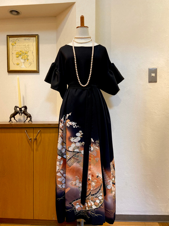 ☆着物リメイク☆ 本場大島紬 フリル袖のゆったりワンピ 黒の古典柄