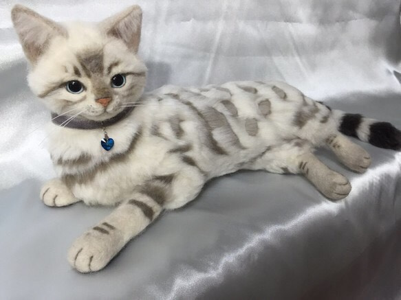 セール特価 リアル羊毛フェルト ヒョウ 猫 アイスブルーの瞳 スノーベンガル 羊毛フェルト