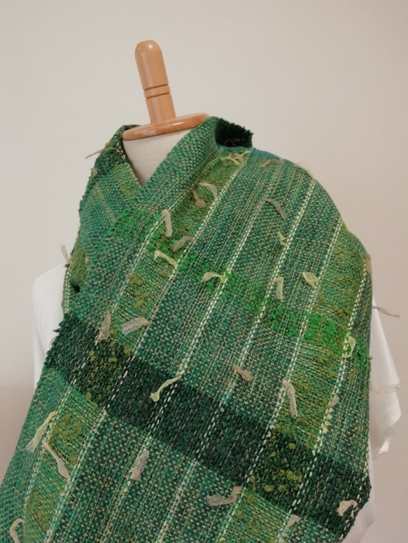 手織りのマフラー　ひらひら緑 3枚目の画像