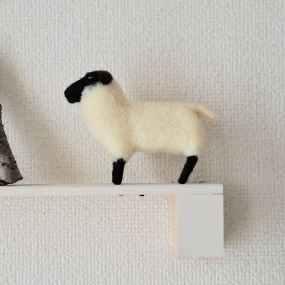 サフォーク羊の置物 1枚目の画像