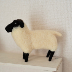 サフォーク羊の置物 3枚目の画像