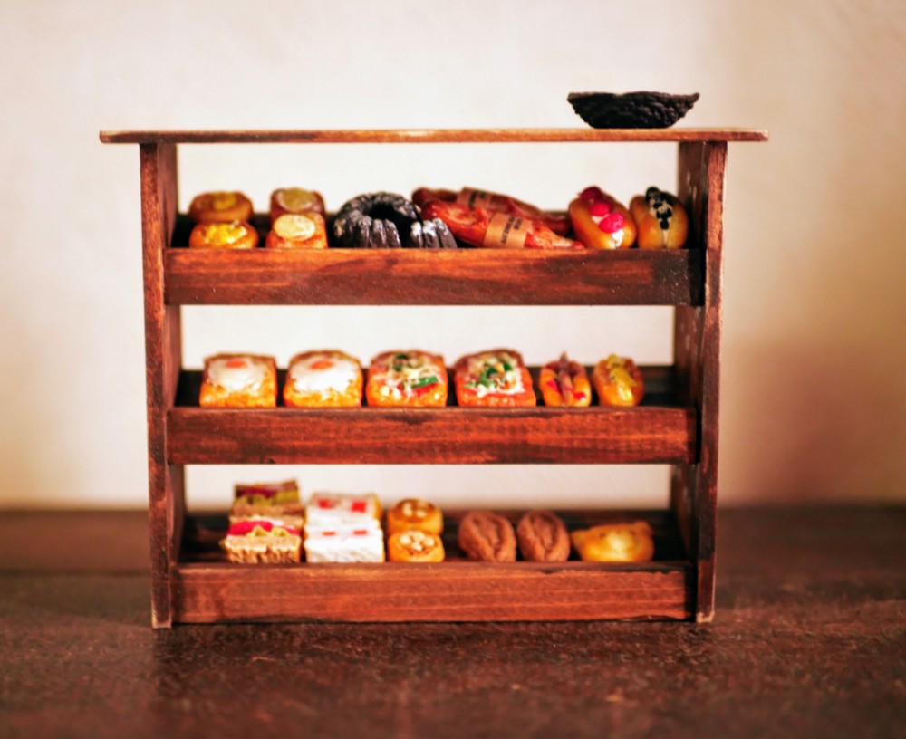 パン屋のディスプレイ棚ミニチュア