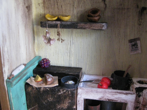 木の箱・ファンダジー ミニチュア「田舎のキッチン」 2枚目の画像
