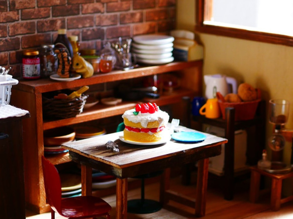 苺生クリームケーキのミニチュア 5枚目の画像
