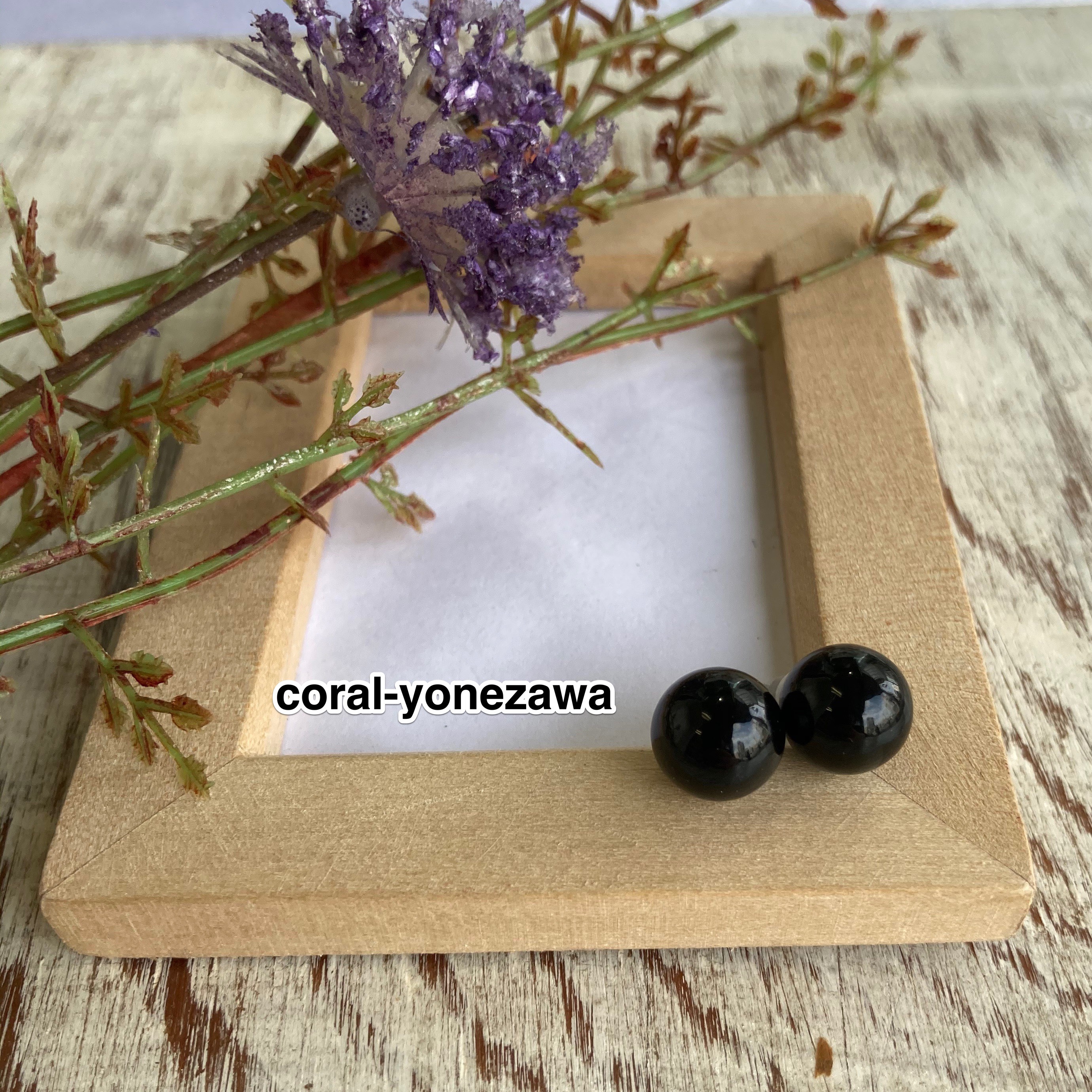 黒珊瑚ピアス丸玉〜約10ミリ玉〜チタン製