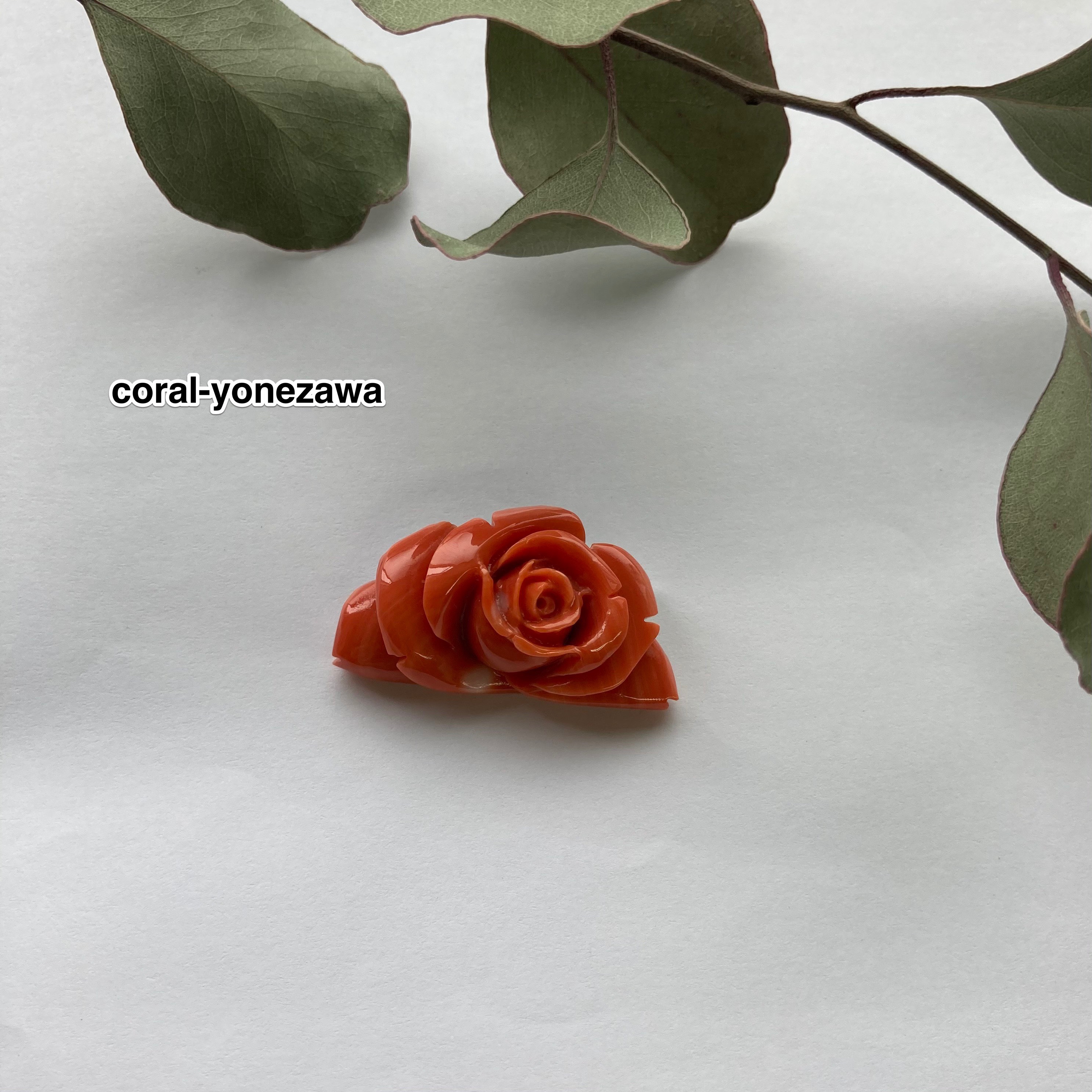 もも色珊瑚バラブローチ.程よいサイズ感