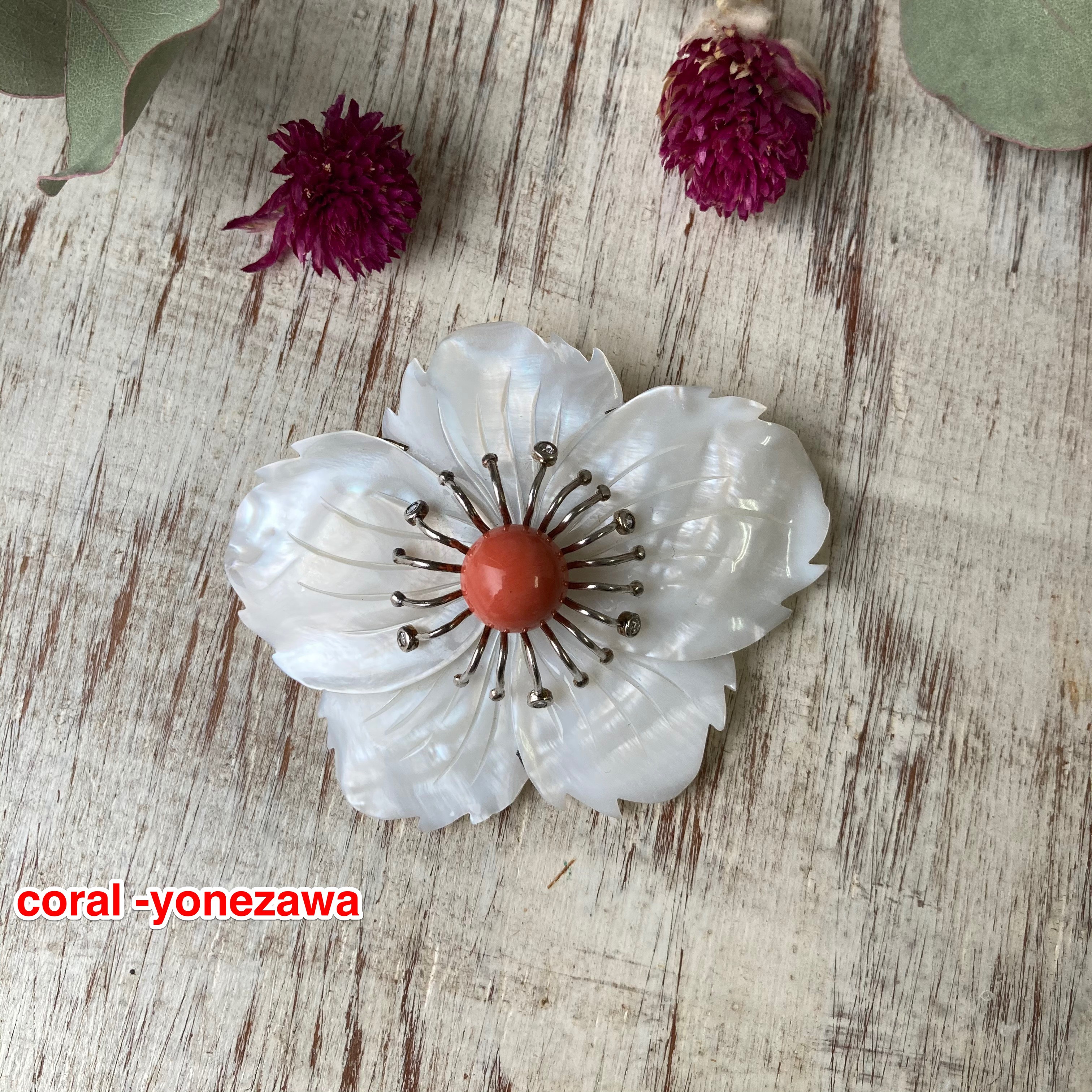 エッジの効いた！ビックなシェルブローチ.もも色珊瑚.