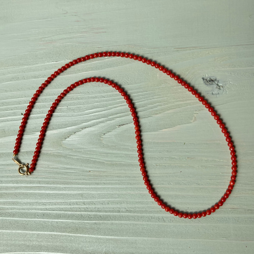 赤珊瑚ネックレス留金k18.約3ミリ玉の珊瑚 ネックレス・ペンダント