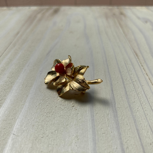 赤サンゴブローチ.ゴールドフラワー4.27 ブローチ Mindchiechie