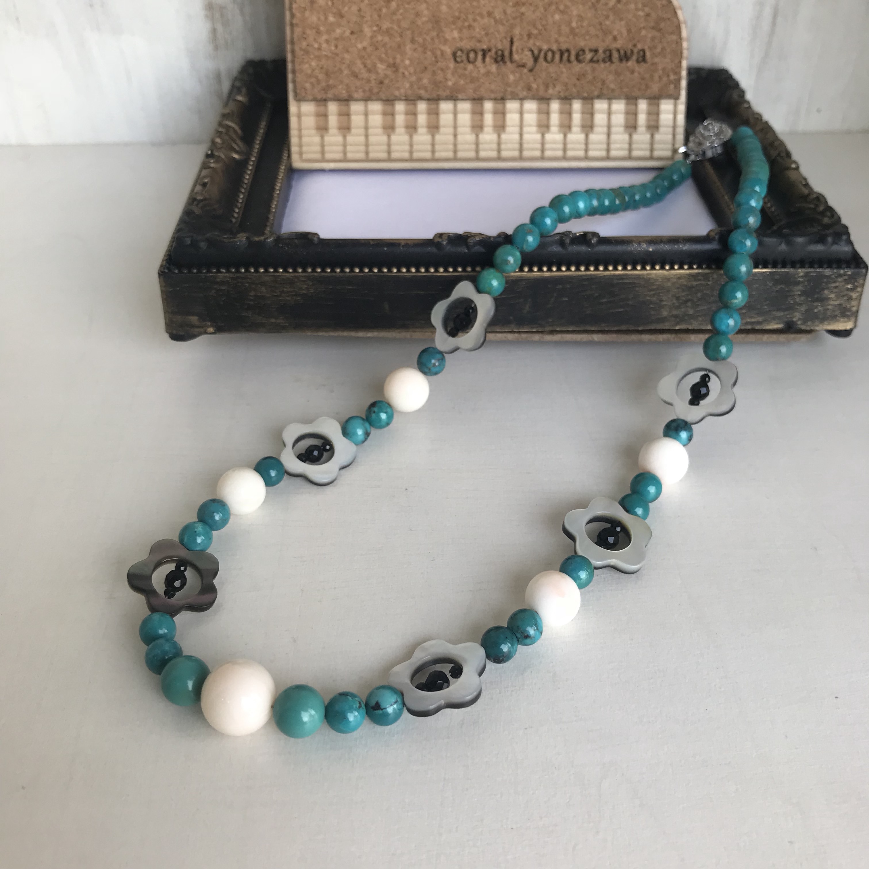 ターコイズ.サンゴ.蝶貝.オニキスネックレス