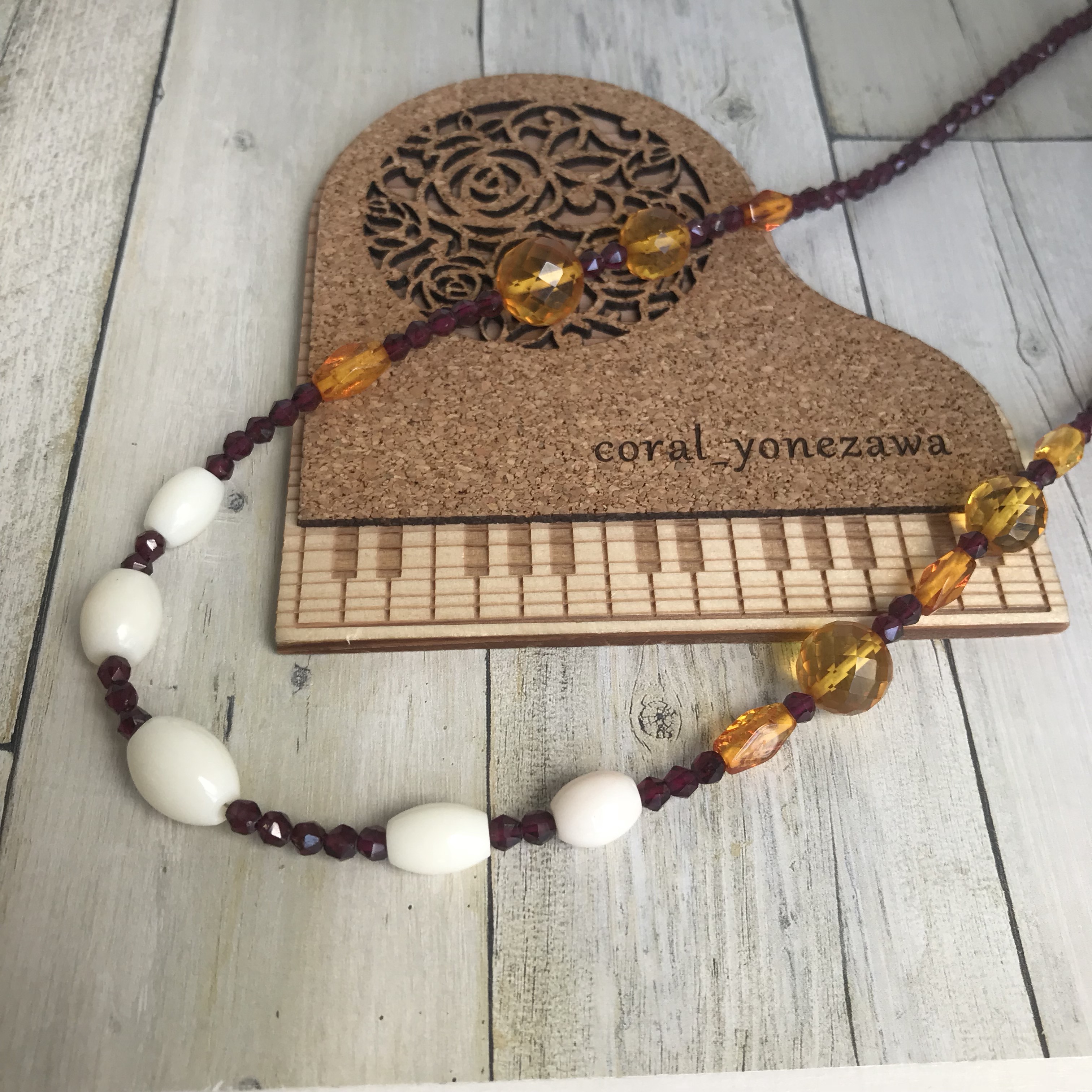 「こはく」「サンゴ」「ガーネット」ネックレス