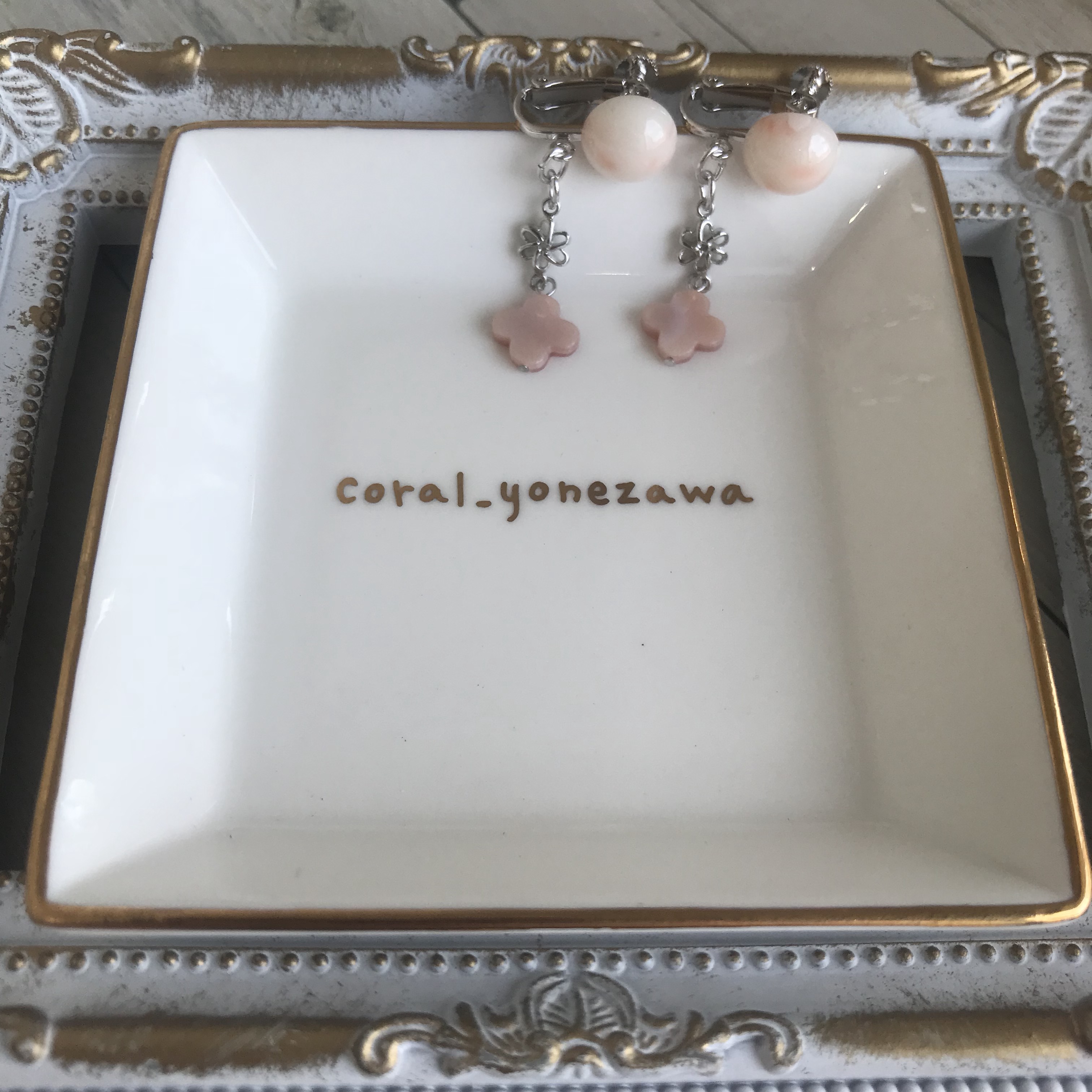 coral...デザインイヤリング