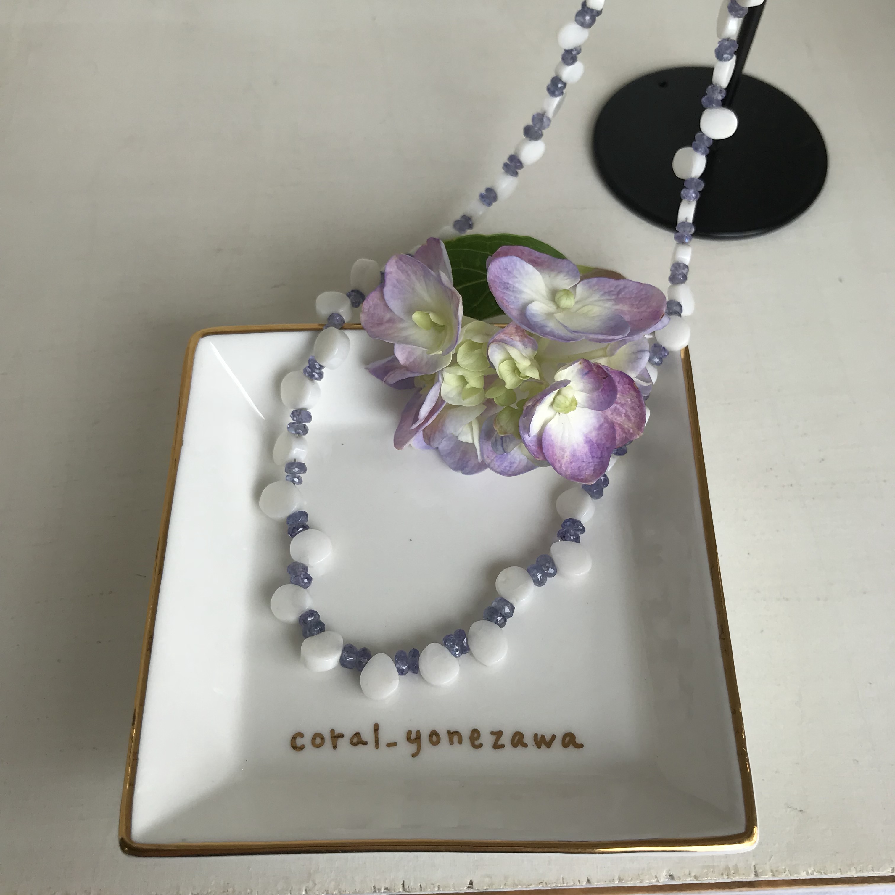 白さんご.貴重な断面ネックレス「タンザナイト」ネックレス