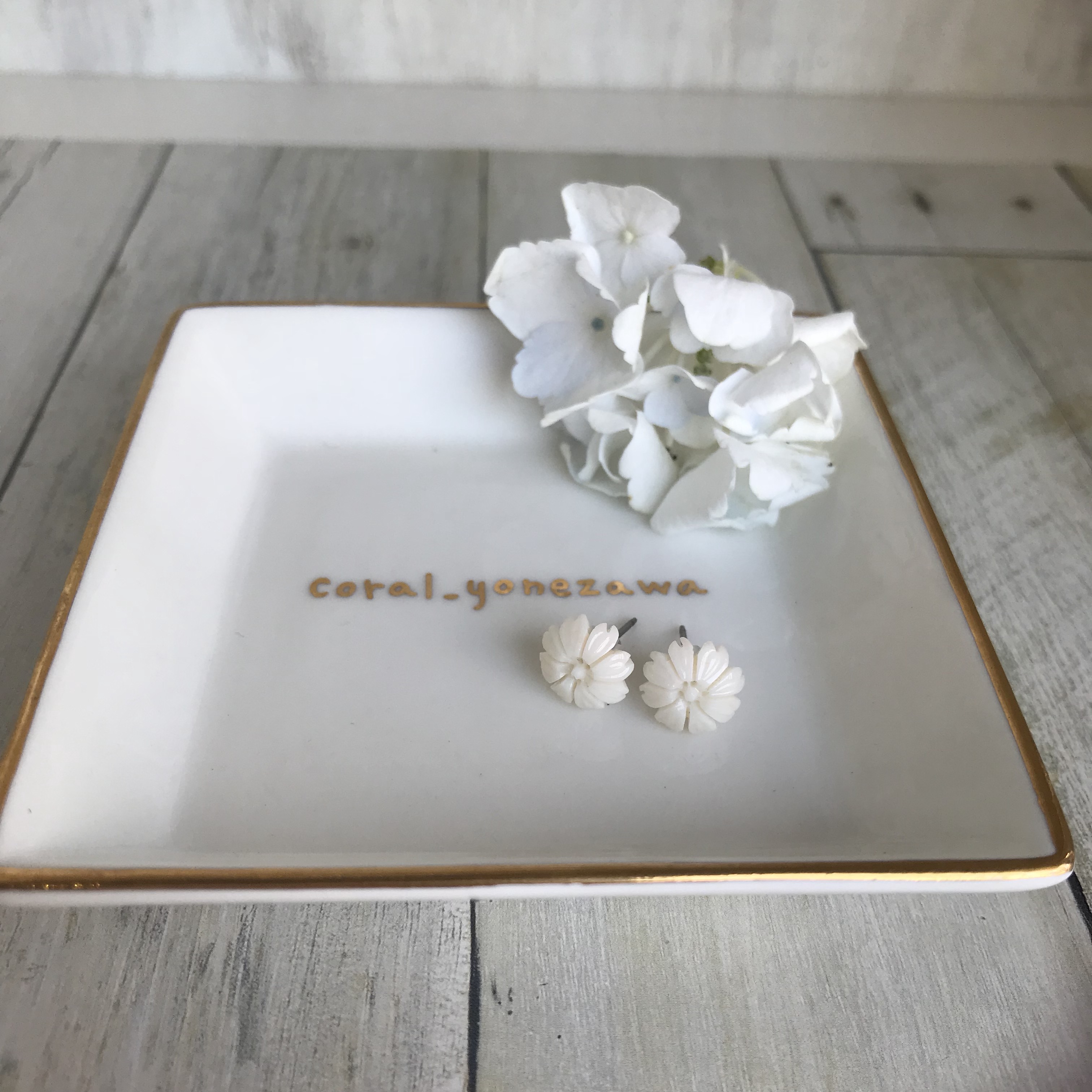 白いサンゴのお花ピアス