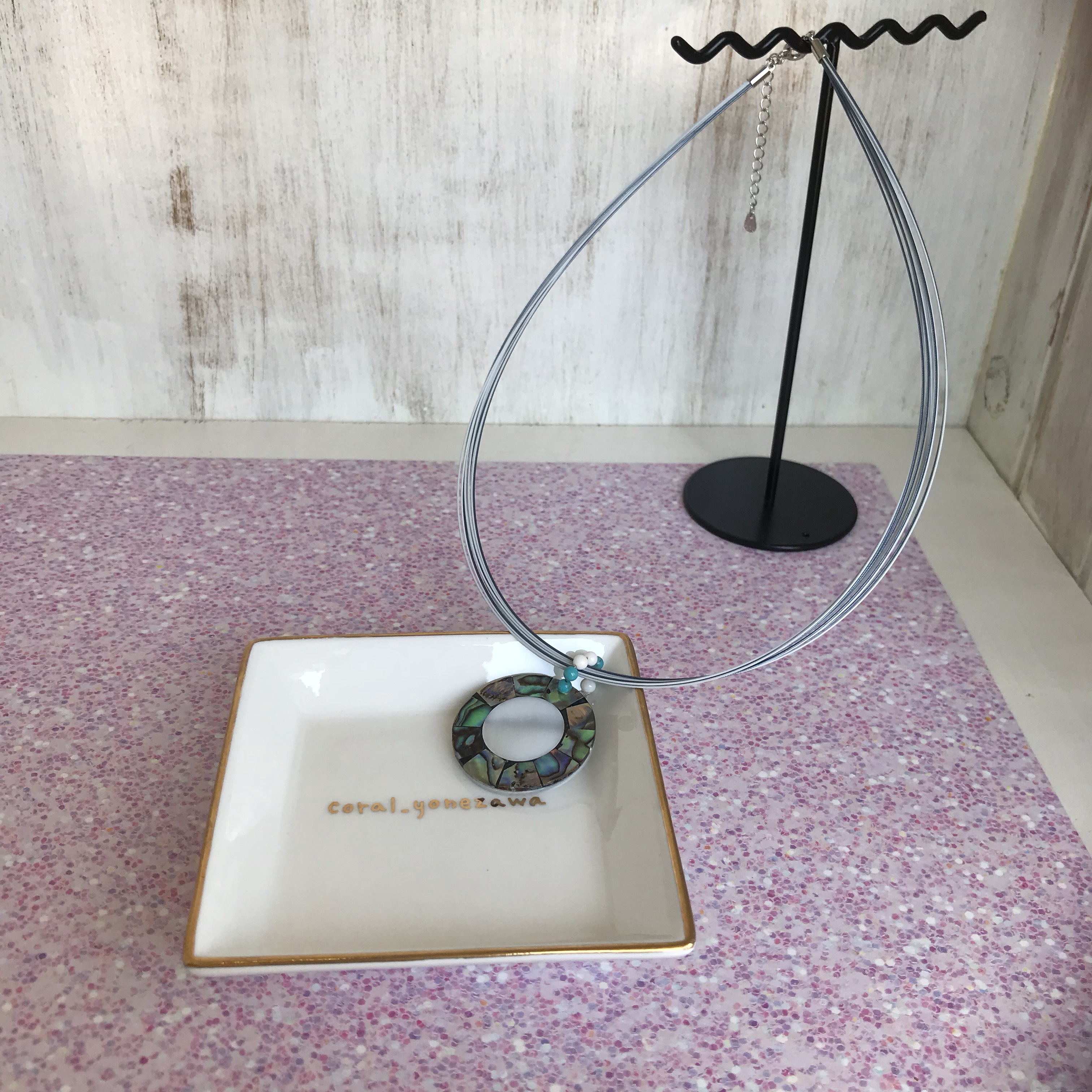 ブルー&ホワイトカラーワイヤーネックレス【シェル.サンゴ.ターコイズ】