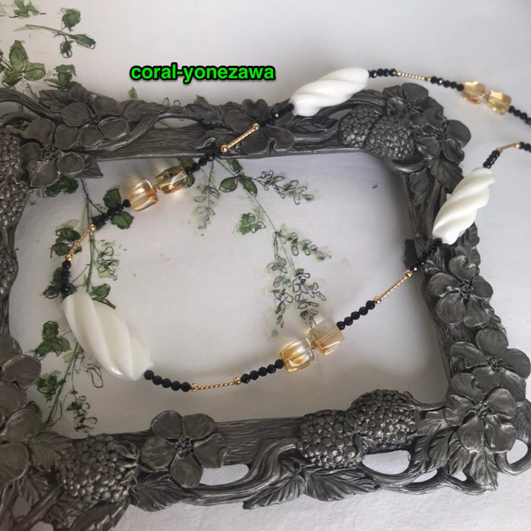 ジュエリーがある暮らし.白珊瑚ネックレス