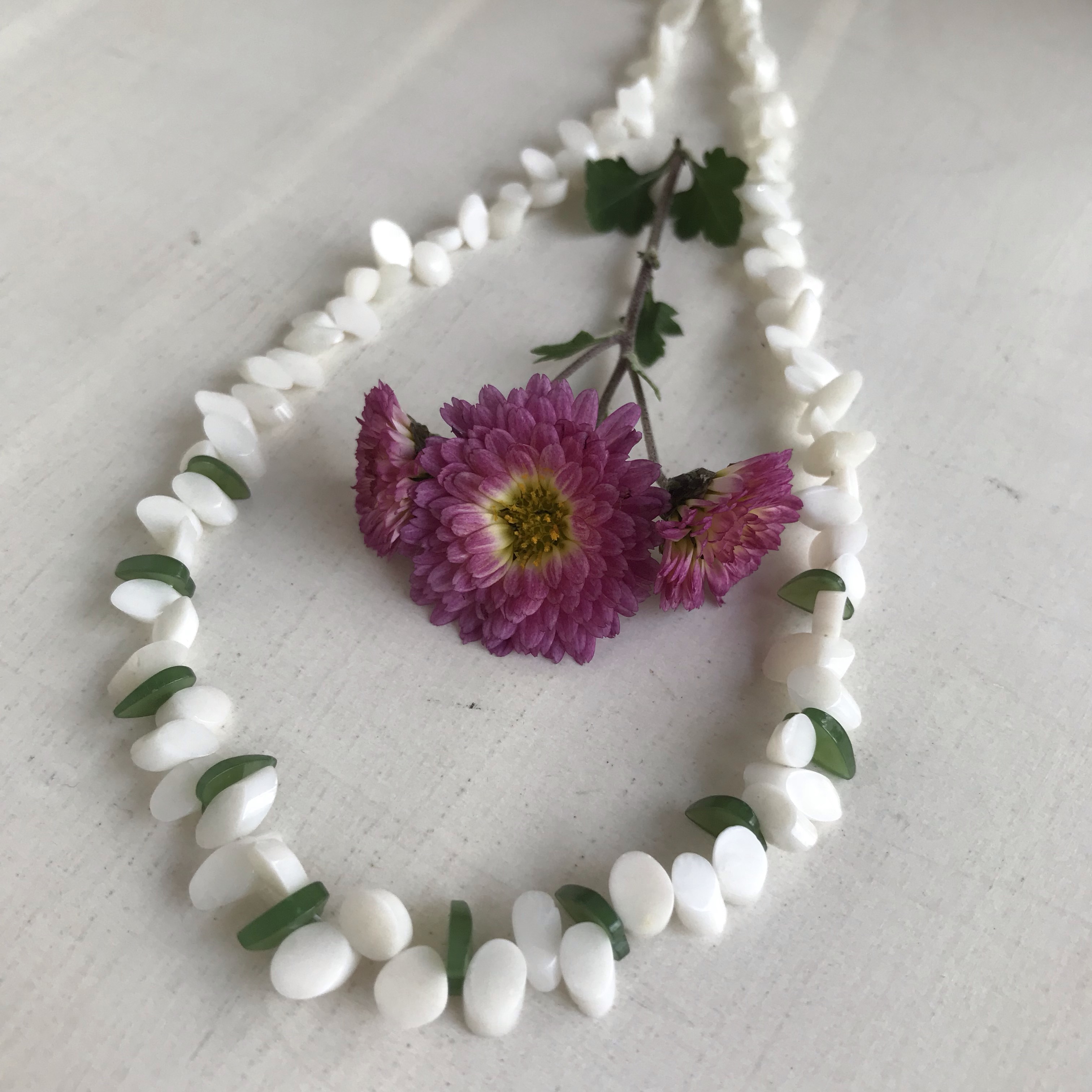 ホワイトcoralネックレス