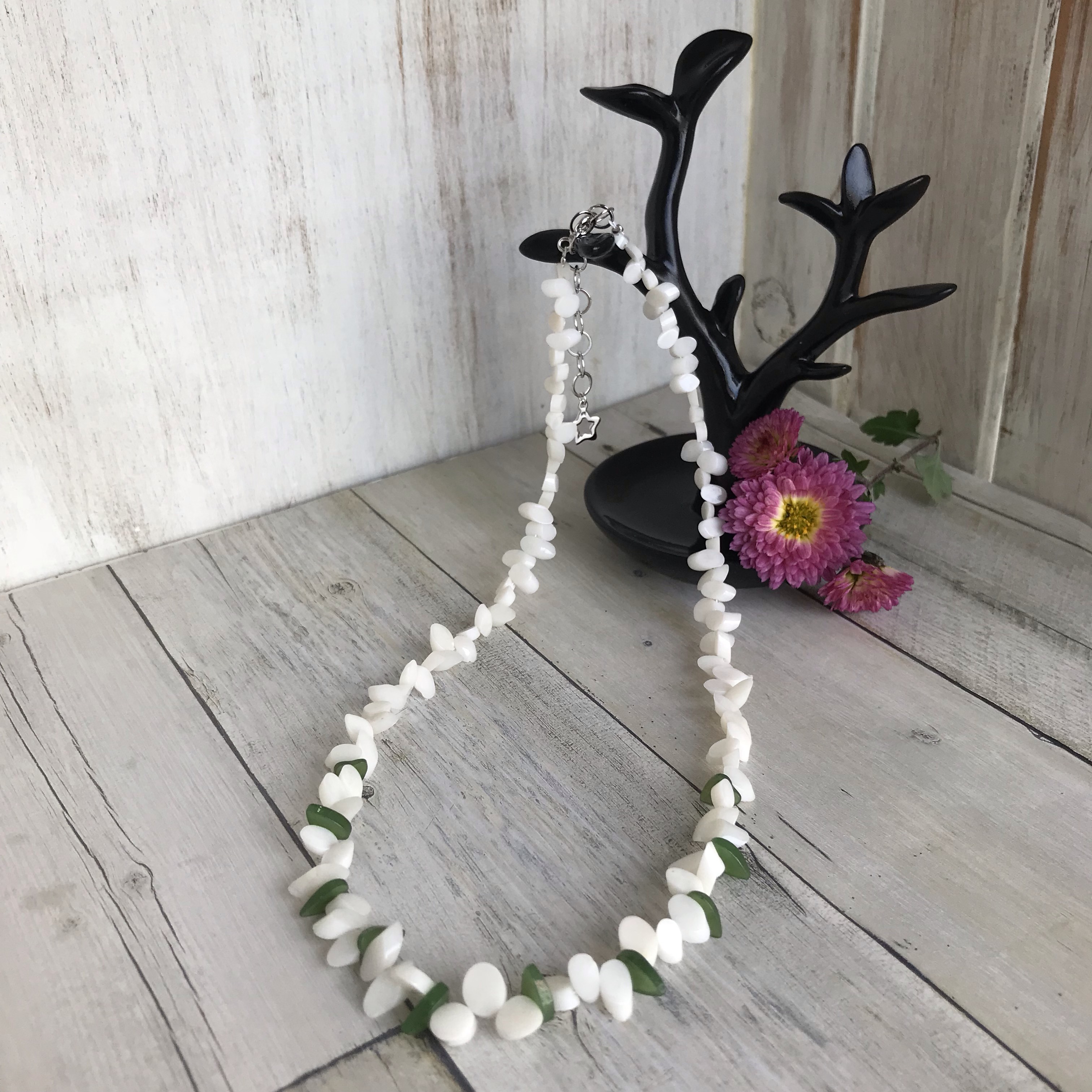 ホワイトcoralネックレス