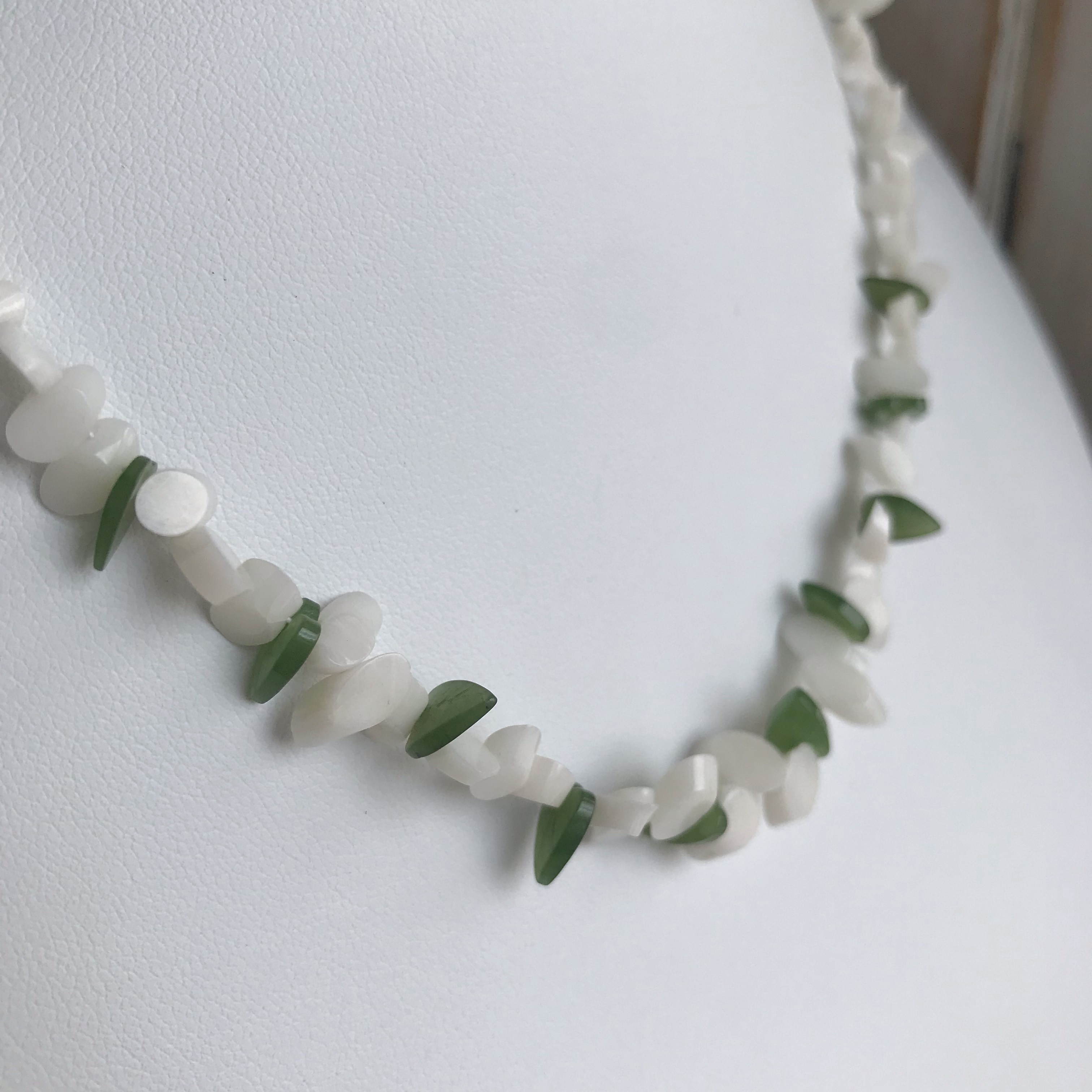 ホワイトcoralネックレス