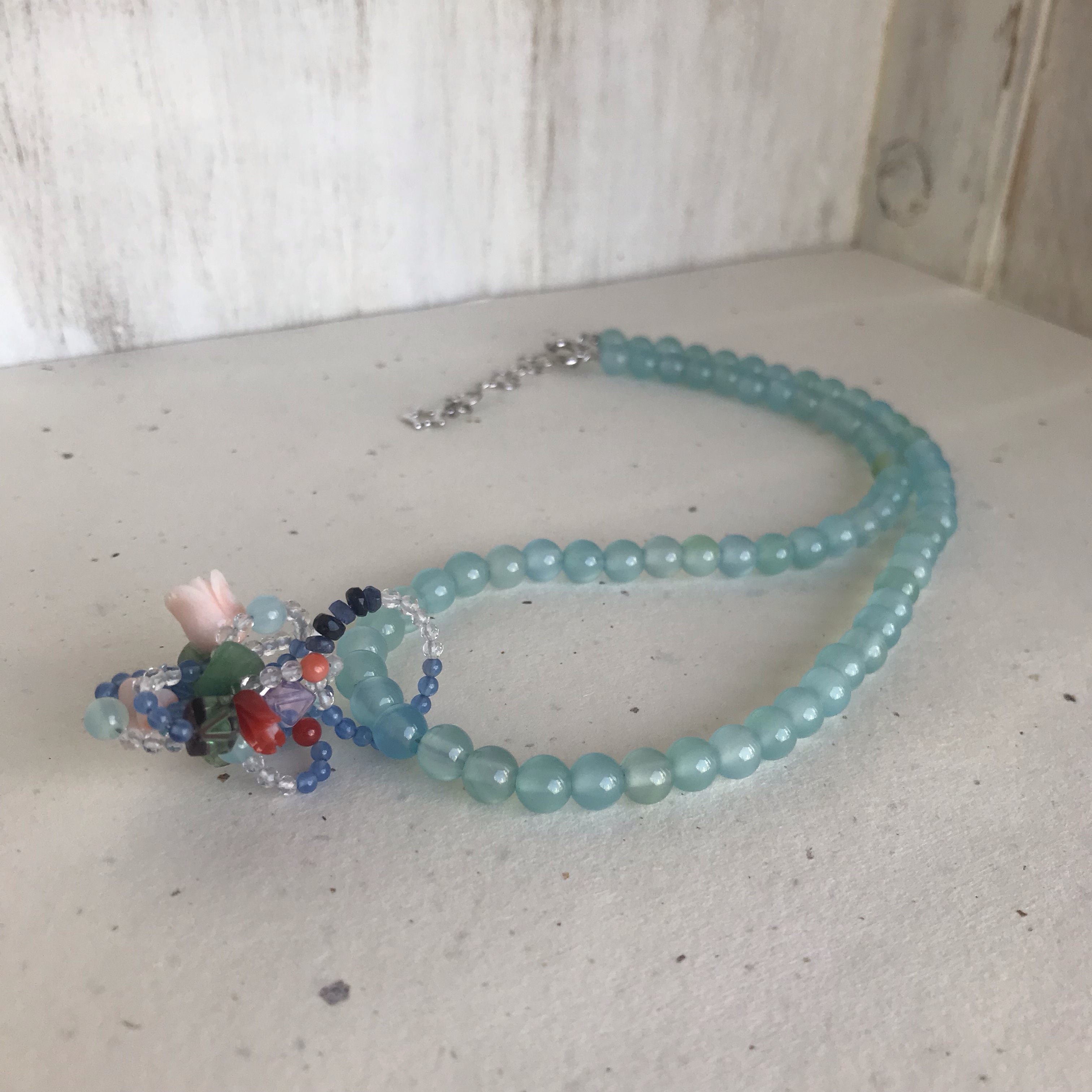 オリジナル品！《7種類の天然石と珊瑚の贅沢ネックレス》