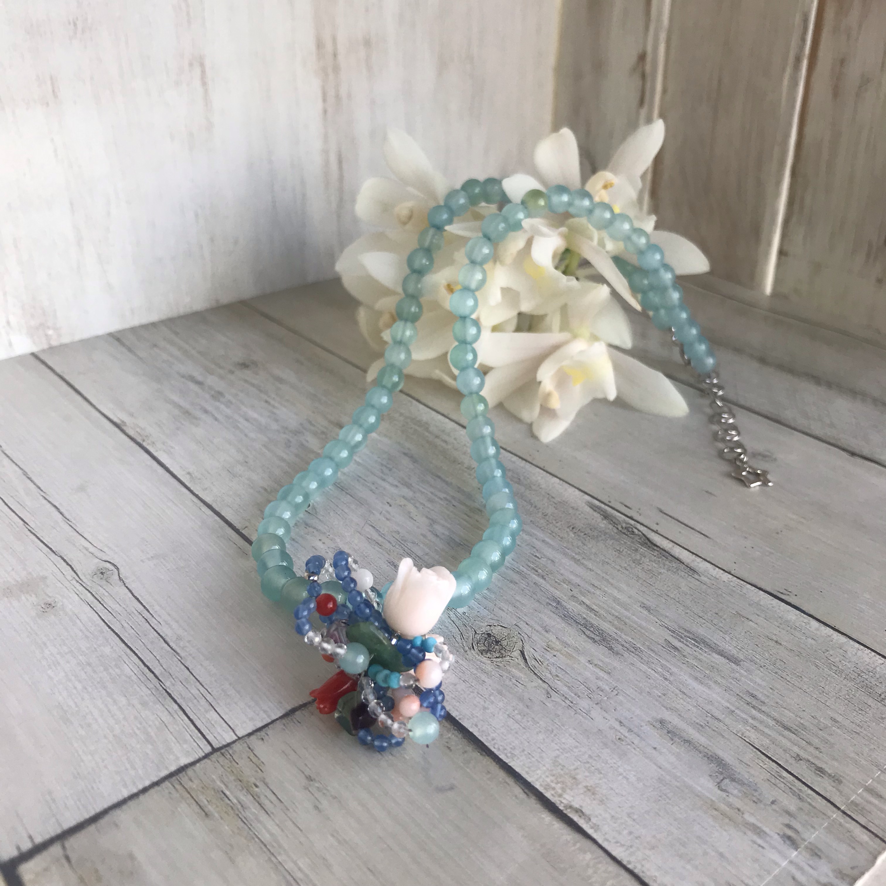 オリジナル品！《7種類の天然石と珊瑚の贅沢ネックレス》