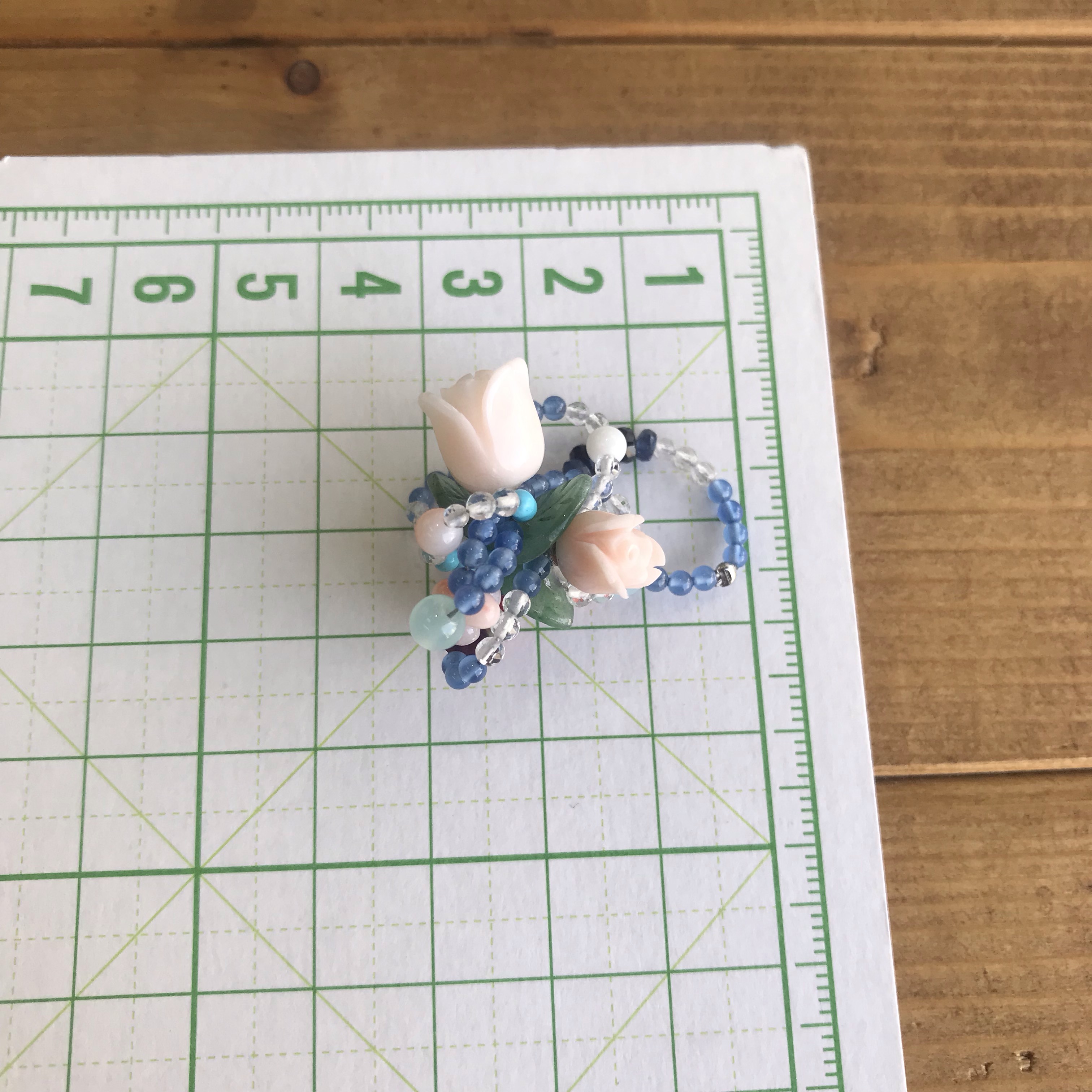 オリジナル品！《7種類の天然石と珊瑚の贅沢ネックレス》