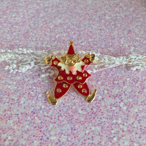 ピエロ　珊瑚ブローチ あかピエロ.珊瑚ブローチ ブローチ Mindchiechie 通販 7200603