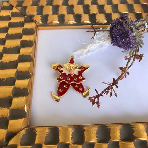 ピエロ　珊瑚ブローチ 赤珊瑚 あかさんご ブローチ 玉 ピエロ 紫色 ナチュラルコーラル