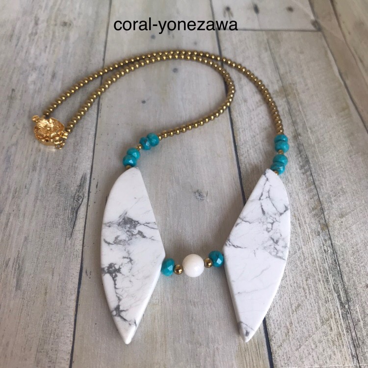 夏気分なネックレス♪♪【珊瑚.ヘマタイト.ターコイズ.ハウライト】