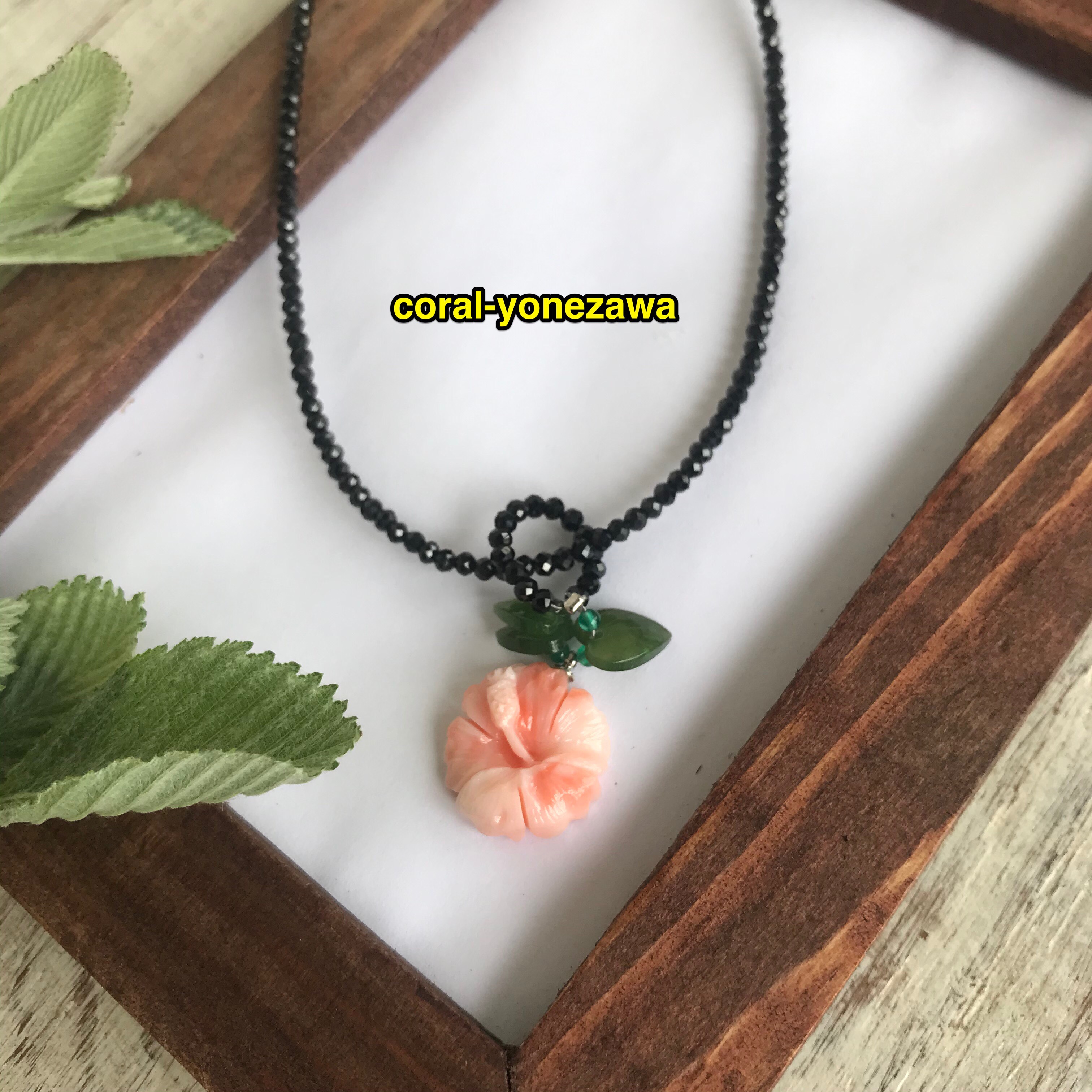 ネックレス.ハイビスカス彫刻