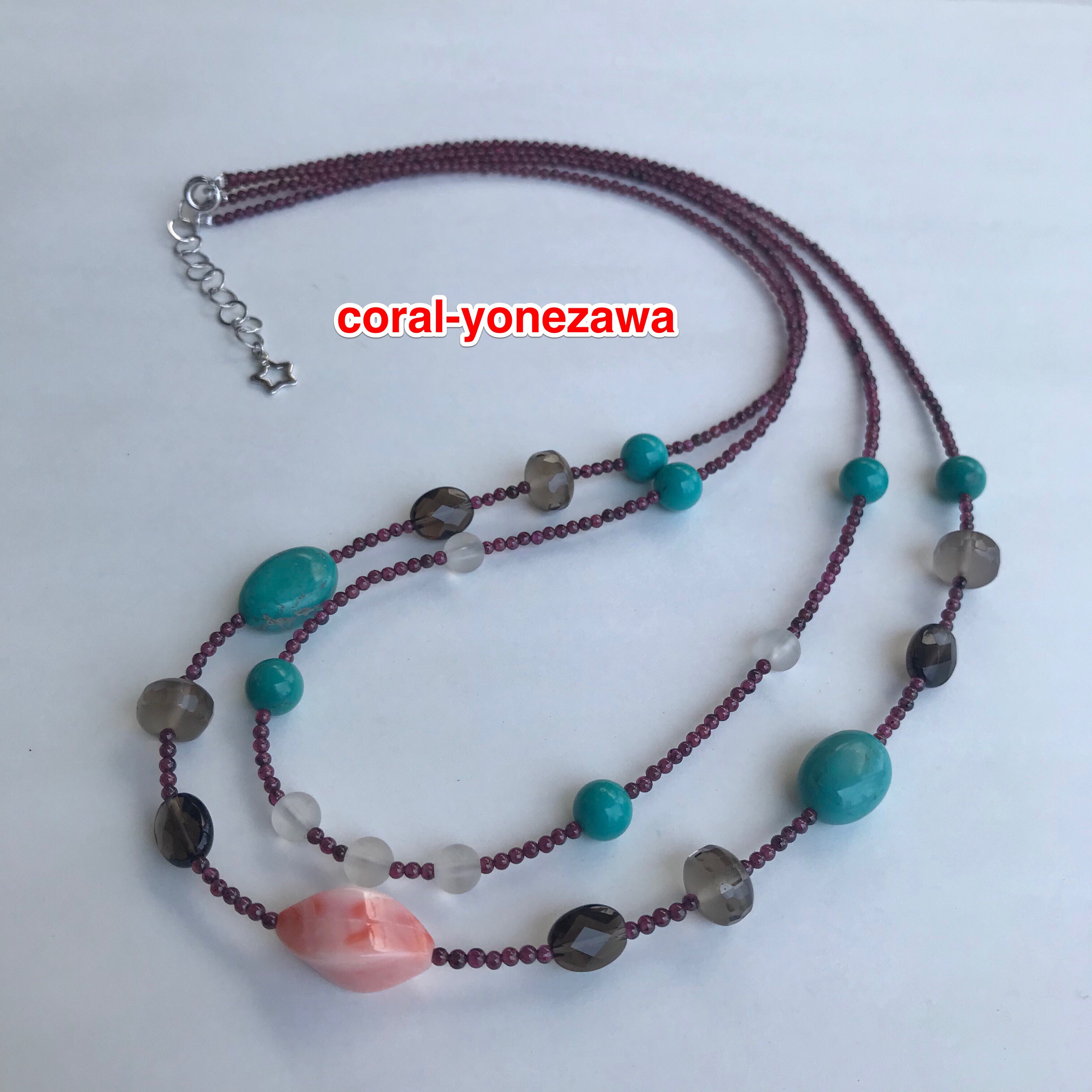 珊瑚のネックレス　〜2連.シックなポップデザイン〜