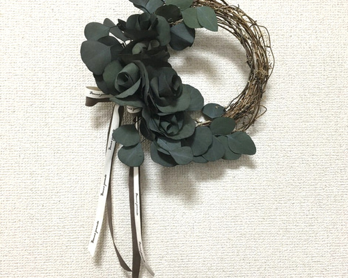 「希少な薔薇を生かしたリース♡」アシンメトリーのデザインです 希少な薔薇を生かしたリース♡」アシンメトリーのデザインです