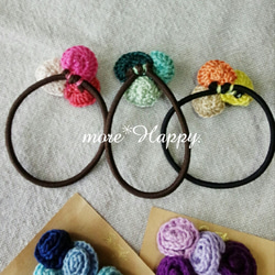 可愛い手編みミニバラの花束ヘアゴム２本組　～パープル～ 2枚目の画像