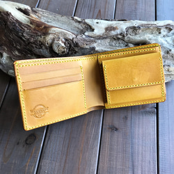 イタリアンレザーを使用した手縫の真黄色な二つ折り財布 2枚目の画像
