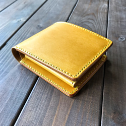 イタリアンレザーを使用した手縫の真黄色な二つ折り財布 3枚目の画像