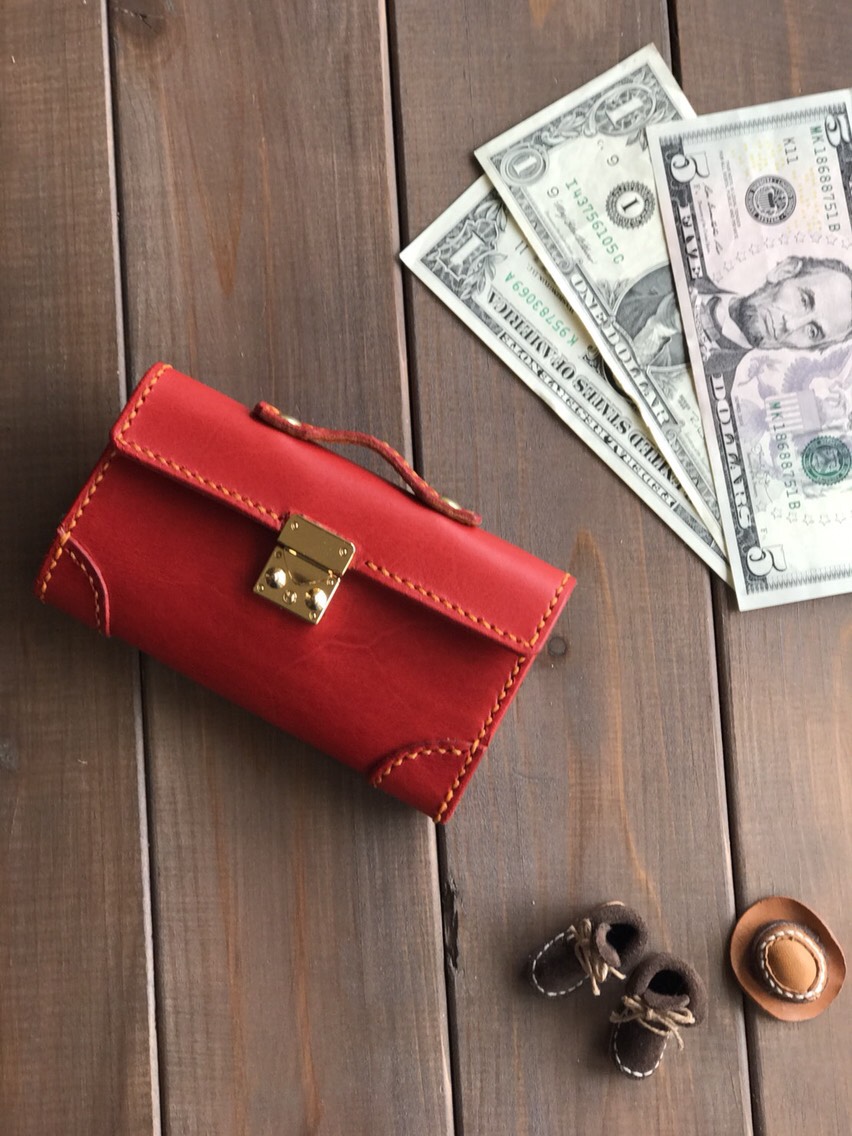 鞄のような携帯カバー