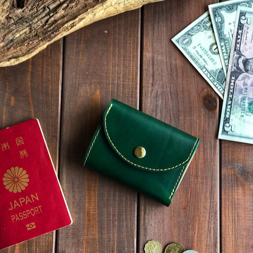 イタリアンレザーを使った緑色の三つ折り財布 三つ折り財布 HAKODATE