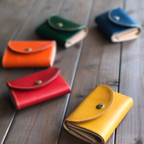 イタリアンレザーを使った緑色の三つ折り財布 三つ折り財布 HAKODATE