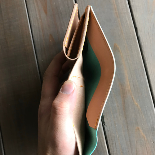 ターコイズグリーン色の三つ折り財布　本革　送料無料　名入れ　コンパクト財布 2c394de2d1ff4125e25ea2c28b5f2e
