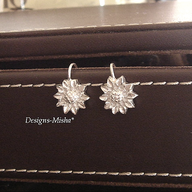 ひまわりモチーフのシルバーピアス(PureSilver)