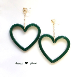 green オープンハート❤︎フープピアス・イヤリング 1枚目の画像