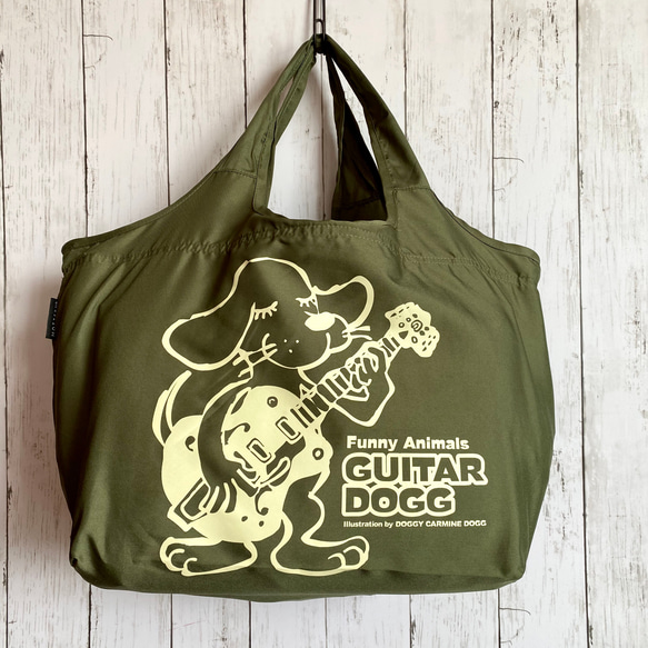 クルっとまとまるトートバッグ《guitar dogg/ギター犬》軽量・大型エコバッグ・大容量・旅行・犬・ギター 1枚目の画像