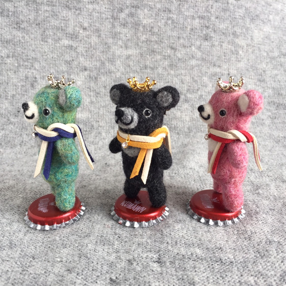 『KUMAWN/クマウン・スタンディング』6カラー展開・可愛い ・癒し・王冠・クマ・ツキノワグマ・羊毛フェルト 6枚目の画像