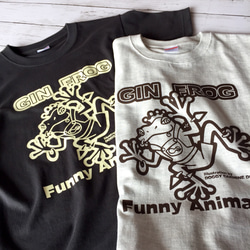 『GIN FROG/ジンフロッグ』レギュラー Tシャツ・スモークブラック・オートミール・カエル・イラスト・王冠 1枚目の画像