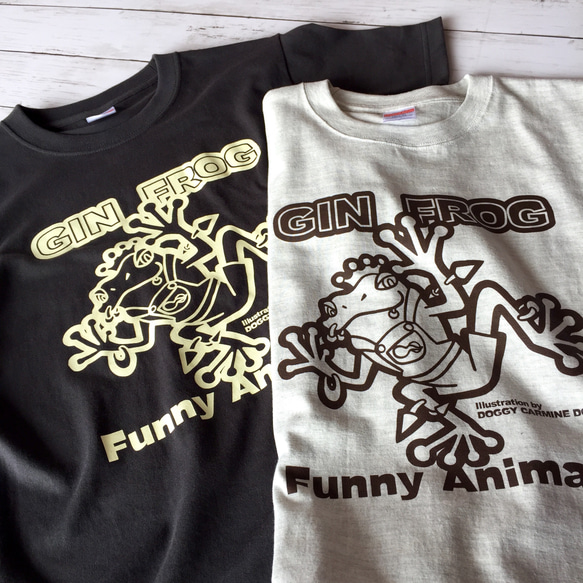 『GIN FROG/ジンフロッグ』レギュラー Tシャツ・スモークブラック・オートミール・カエル・イラスト・王冠 1枚目の画像