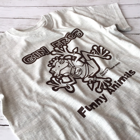 『GIN FROG/ジンフロッグ』レギュラー Tシャツ・スモークブラック・オートミール・カエル・イラスト・王冠 5枚目の画像
