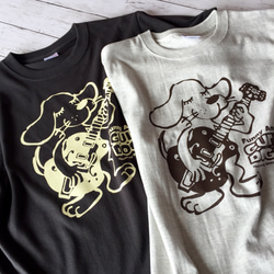 『guitar dogg/ギターケン』Tシャツ・2カラー展開/スモークブラックorオートミール・ギター・犬・ビーグル 1枚目の画像