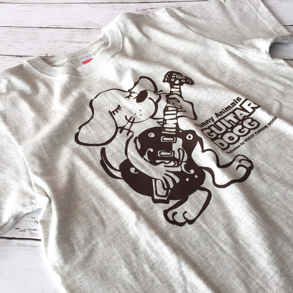 『guitar dogg/ギターケン』Tシャツ・2カラー展開/スモークブラックorオートミール・ギター・犬・ビーグル 5枚目の画像